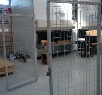 распашные ворота из 3d панелей оцинкованные с полимерным покрытием 1,22×4,03 м., пр.5 мм.
