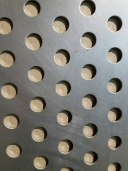 круглые отверстия по шестиугольнику, х/к, диаметр 8 мм, 1000×2000×1 мм