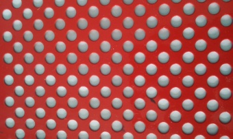 круглые отверстия по шестиугольнику, х/к, диаметр 10 мм, 1000×2000×1 мм