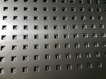 квадратные отверстия рядами, х/к, ячейки 10×10 мм, шаг 14мм, 1000×2000×1 мм