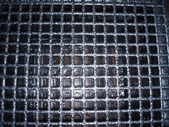 квадратные отверстия рядами, х/к, ячейки 10×10 мм, шаг 14мм, 1000×2000×1 мм