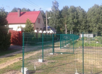 распашные ворота из 3d панелей оцинкованные с полимерным покрытием 1,22×4,03 м., пр.5 мм.